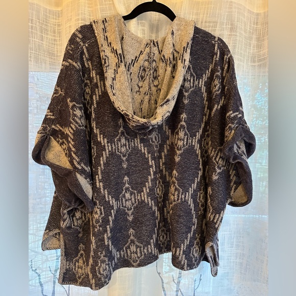 Women’s Roxy Poncho - Picture 2 of 7